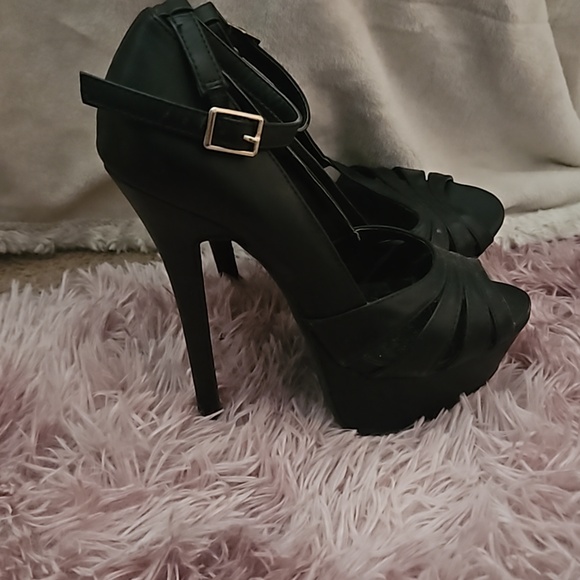 Wild Diva Lounge Stilettos - Picture 2 of 4